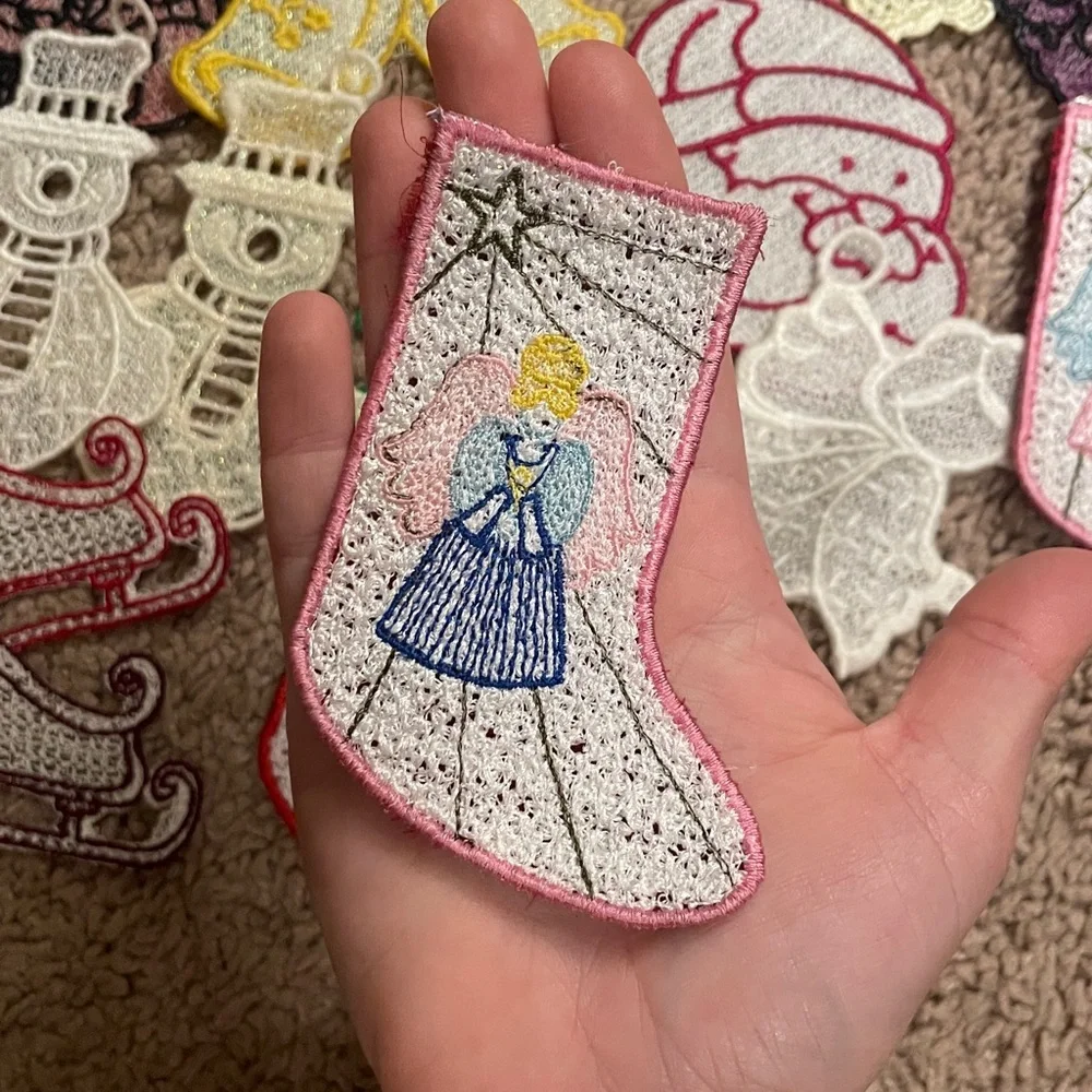 18 Holiday‎ Patches